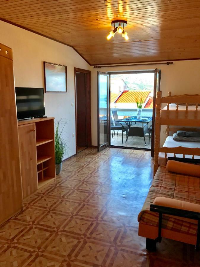 Apartmani Lisac 바슈카 외부 사진