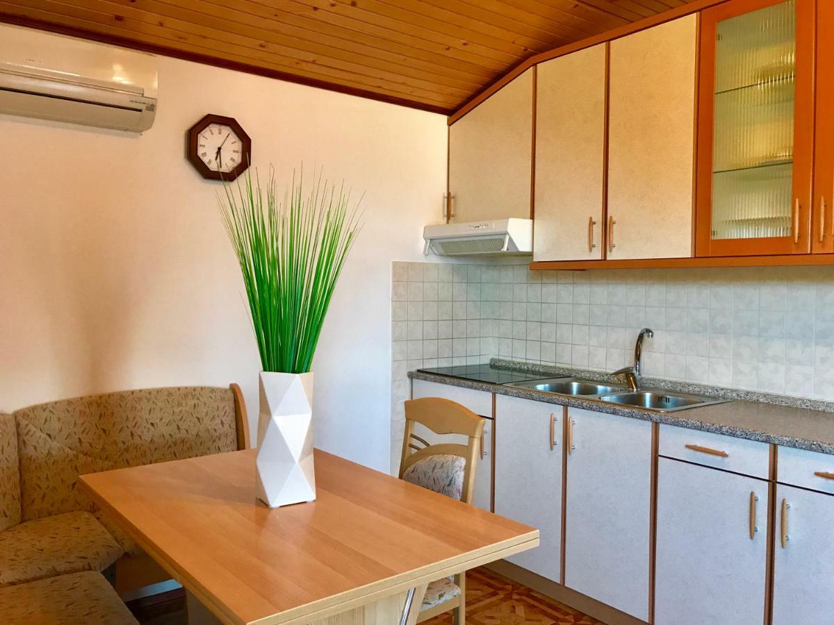 Apartmani Lisac 바슈카 외부 사진