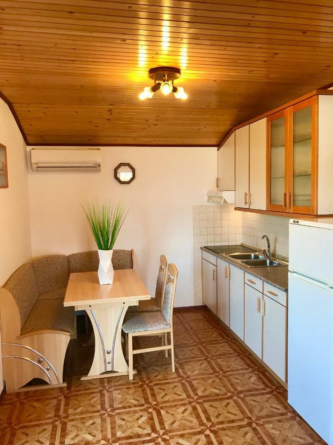 Apartmani Lisac 바슈카 외부 사진