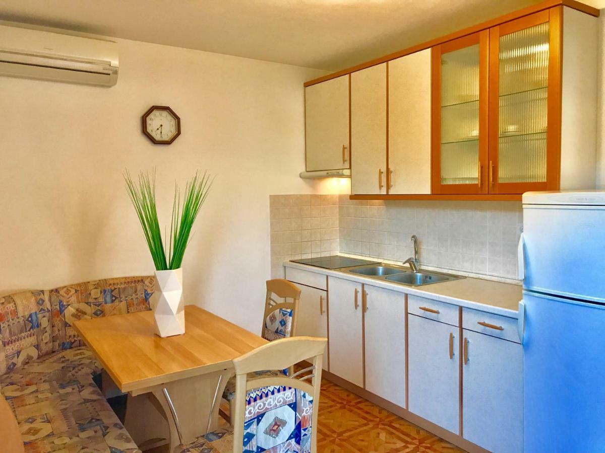 Apartmani Lisac 바슈카 외부 사진